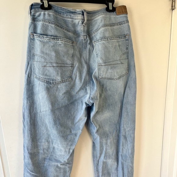 American Eagle 90’s boyfriend jeans - Picture 2 of 5